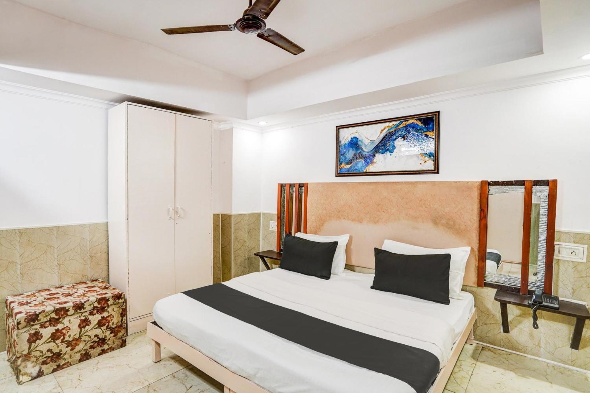 Hotel O Saffron-blu New Delhi