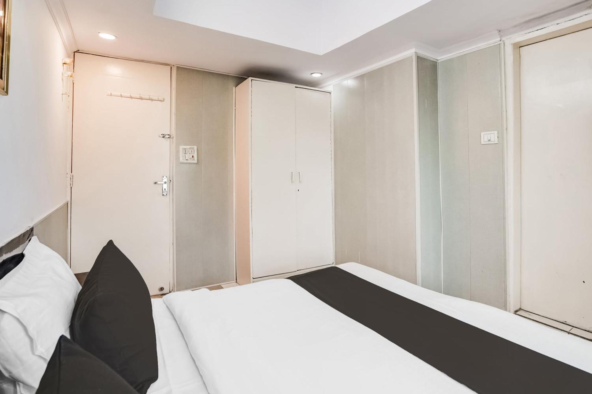Hotel O Saffron-blu New Delhi